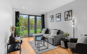 Axium Escape- 2 Bed Apartment, Birmingham City Centre